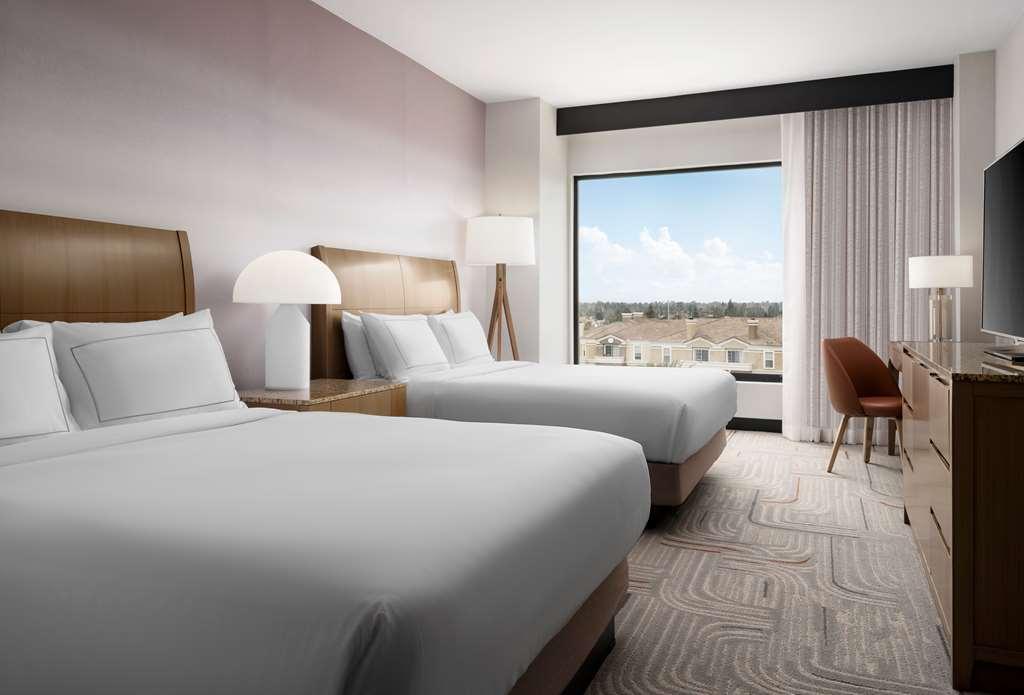 Hotel Zessa Santa Ana, A Doubletree By Hilton Room photo